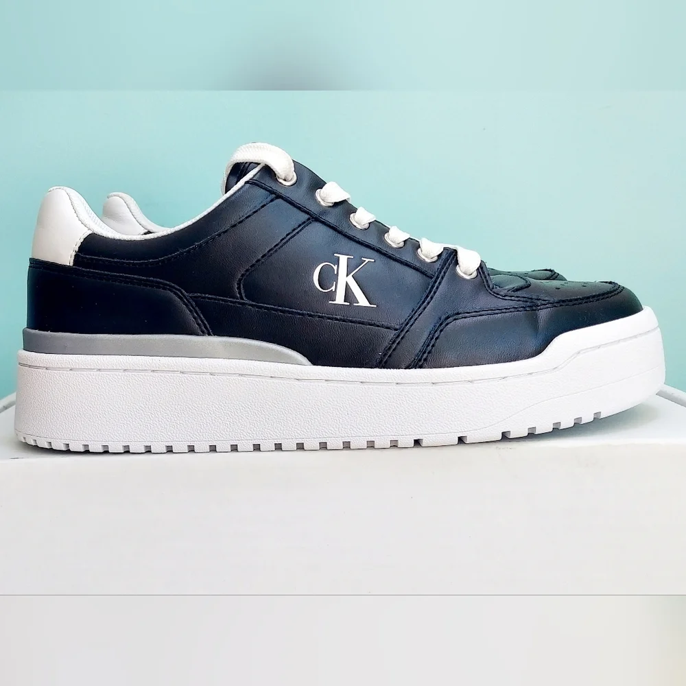Calvin Klein Women's Calondra Black & White Platform Low Top Sneakers Y2K Chunky